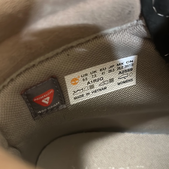 Woman’s Waterproof Timberland Boots - Picture 4 of 5